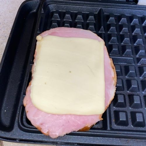 assembling grilled sandwich