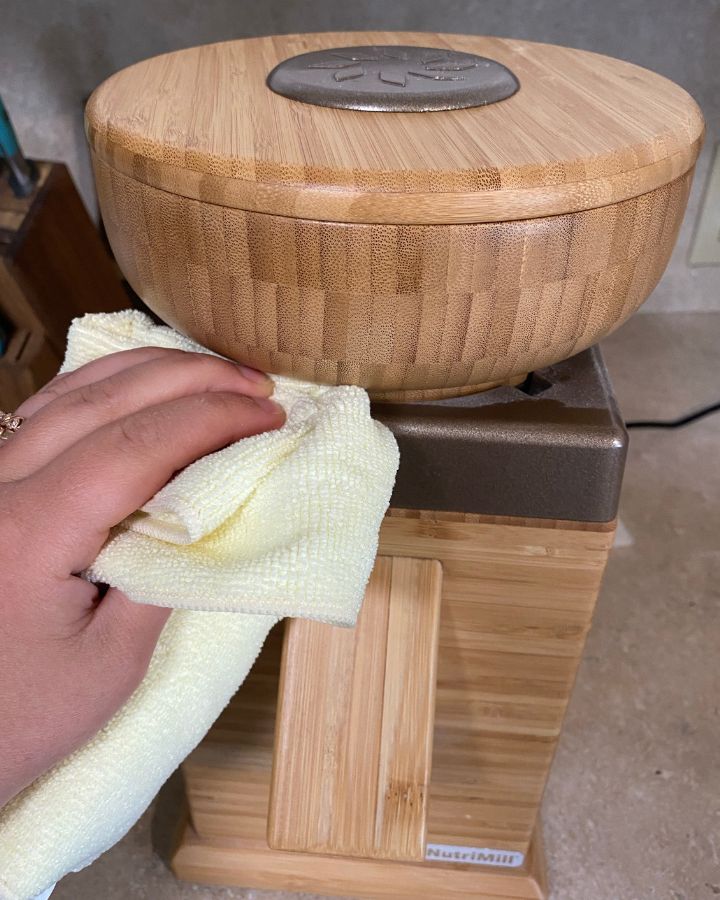 dusting grain mill with microfiber cloth